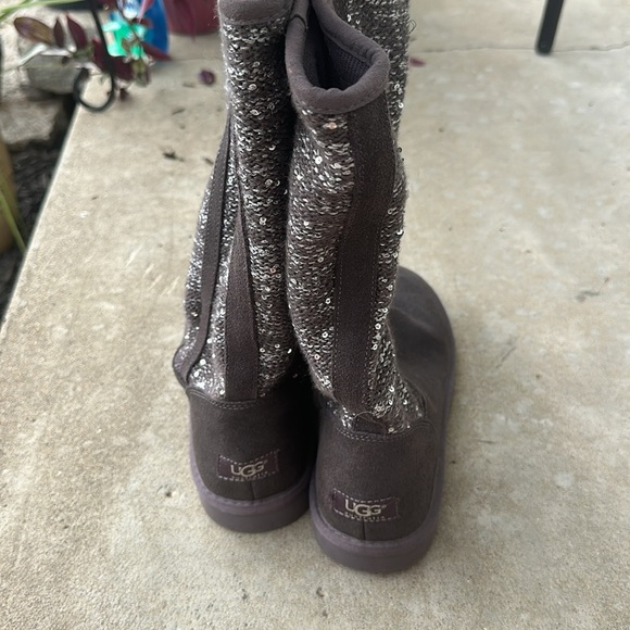 Ugg charcoal grey boots with sequins size 9 women’s - Picture 2 of 4